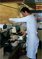 Darko bakt wafels